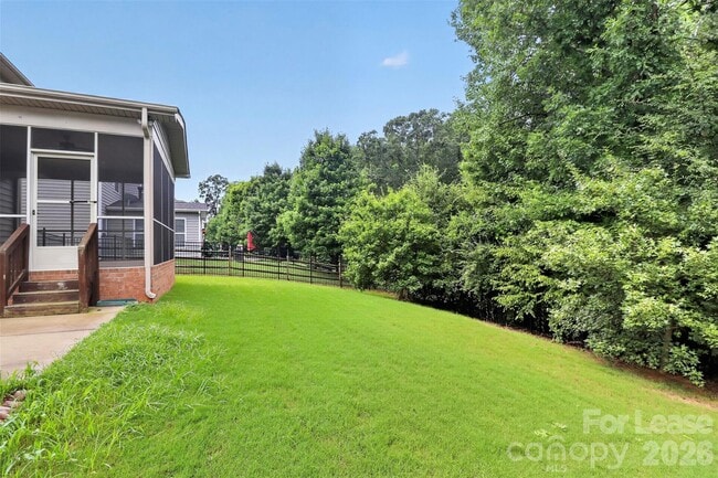 Building Photo - 549 Daventry Ct