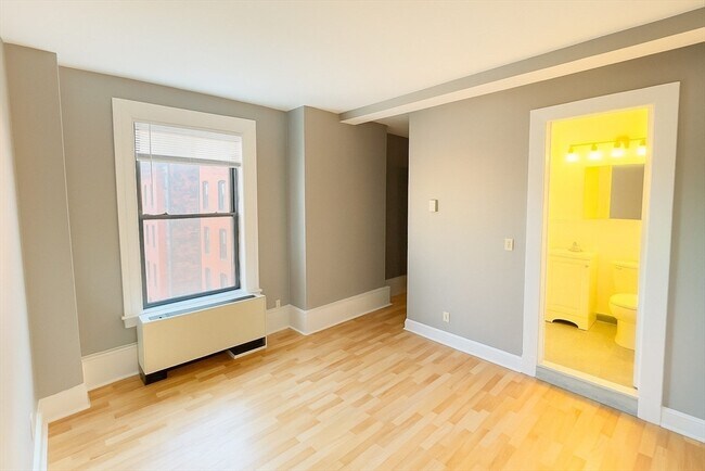 Building Photo - 140 Chestnut St