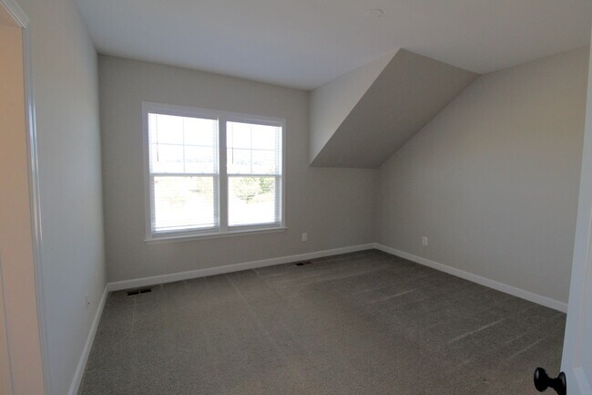 Building Photo - 3398 Monterey Dr