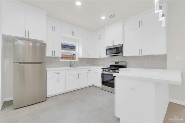 Building Photo - 19 E 24th St