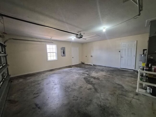 Building Photo - 305 Rack Ln