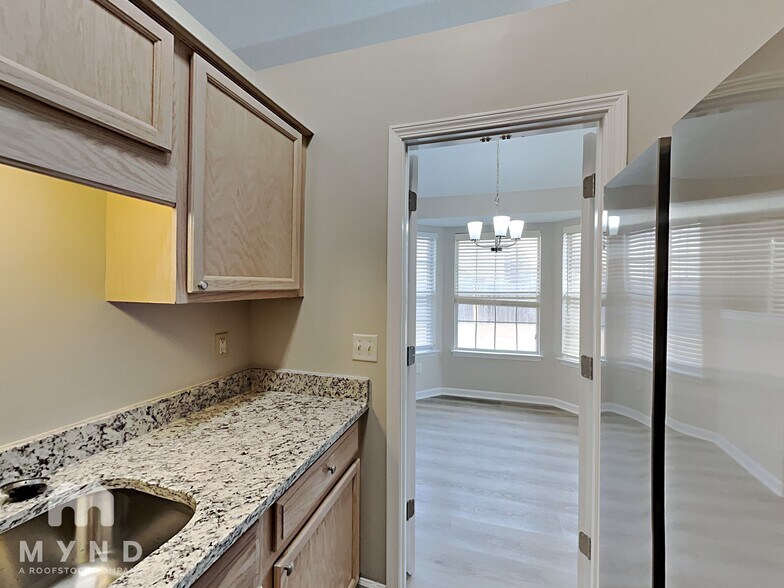 Building Photo - 7732 Parkmont Dr