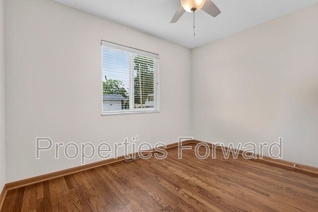 Building Photo - 3127 Thomas Ave