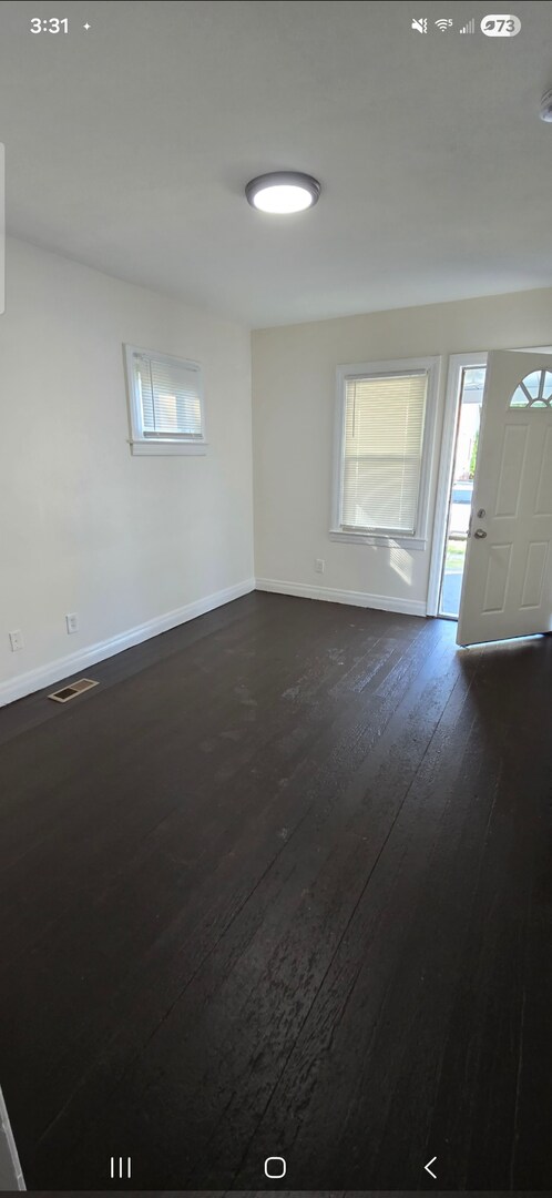 Building Photo - Cute 2 bed 1 bath 1 car garage