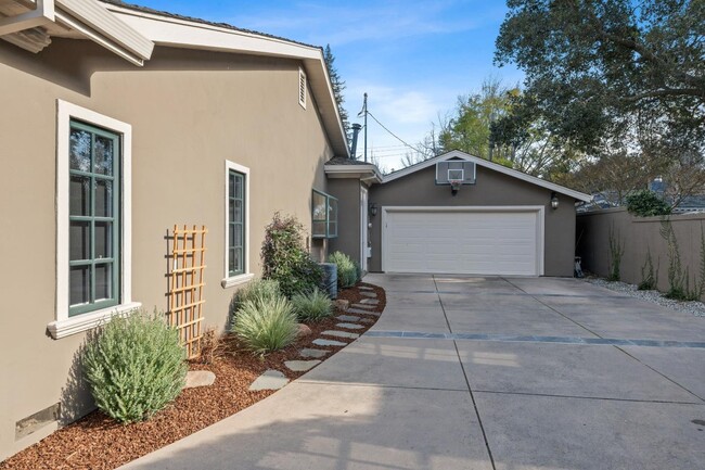 Building Photo - 1045 Atkinson Ln