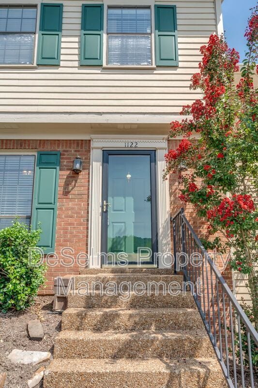 Building Photo - 1122 Brentwood Pointe