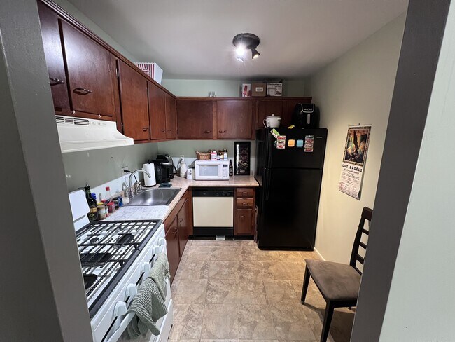 Building Photo - 10171 Fair Woods Dr