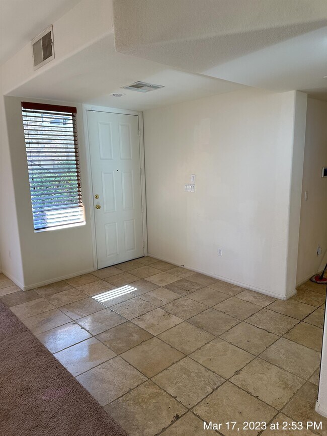 Building Photo - 664 Peachy Canyon Cir