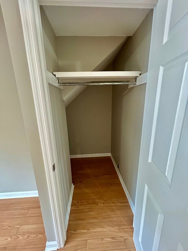 Building Photo - 2 Bed 1.5 Bath in Lexington!
