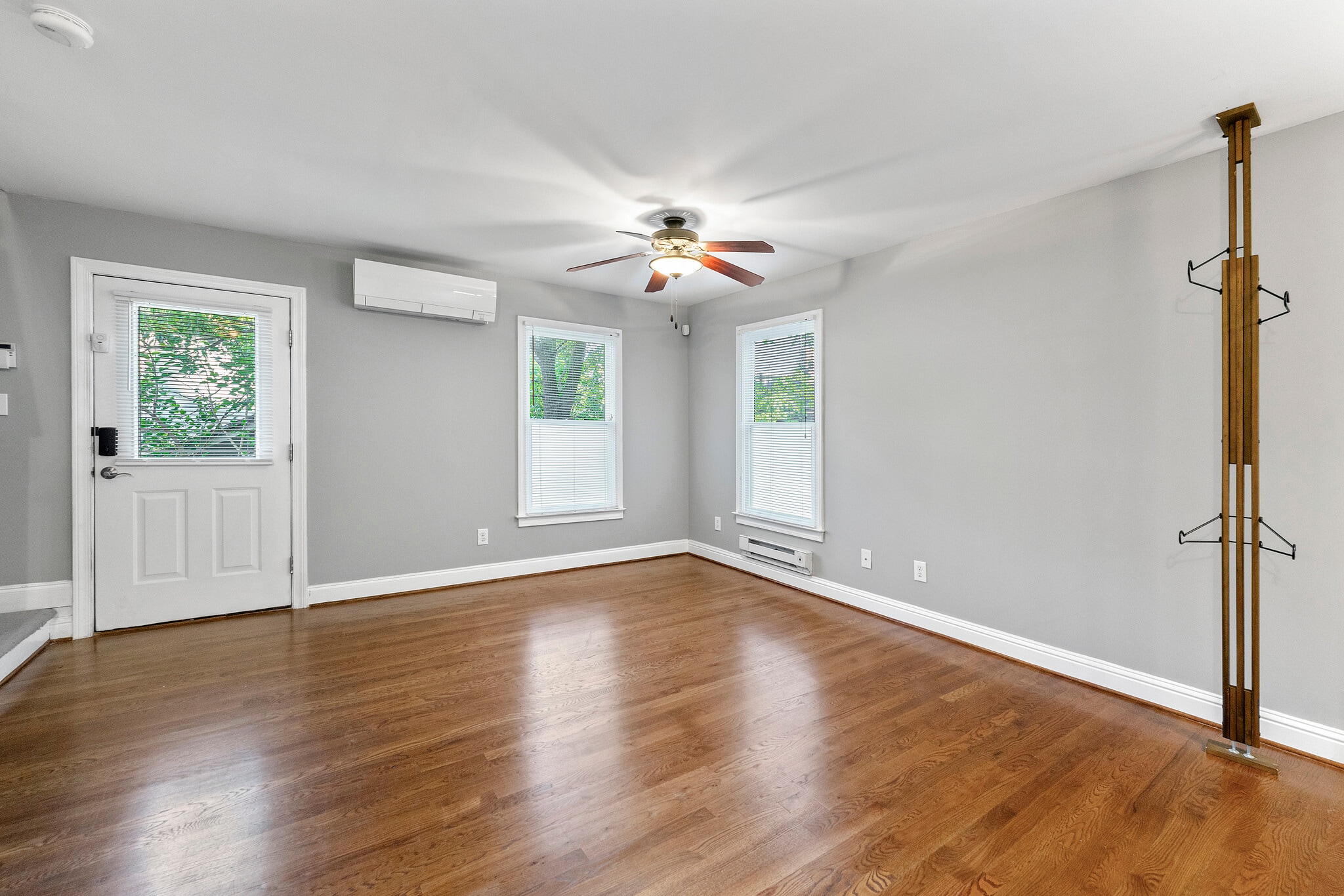 Building Photo - 88 Lucy St SE