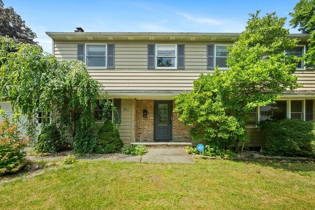 Primary Photo - 300 Murray Hill Rd