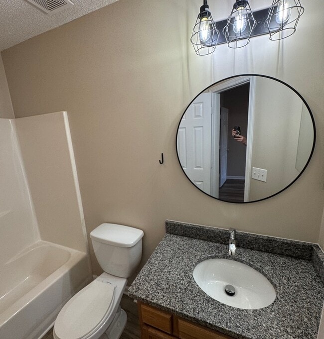 Building Photo - 10165 Forest Landing Dr
