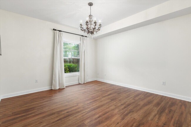 Building Photo - 955 Registry Blvd