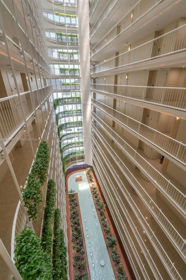 Building Photo - 1717 N Bayshore Dr