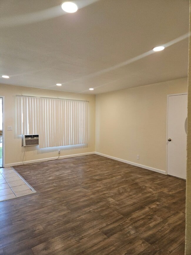 Building Photo - 1616 Picadilly Way