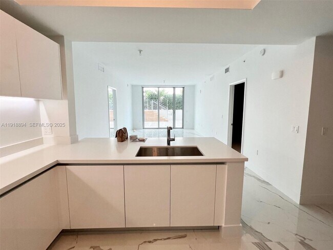 Building Photo - 300 Sunny Isles Blvd