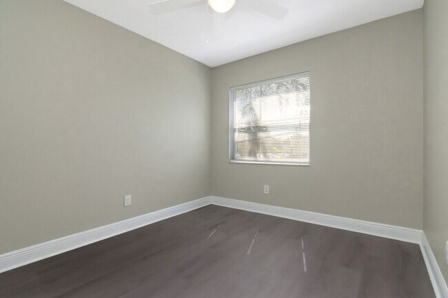 Building Photo - 107 Karde Ln