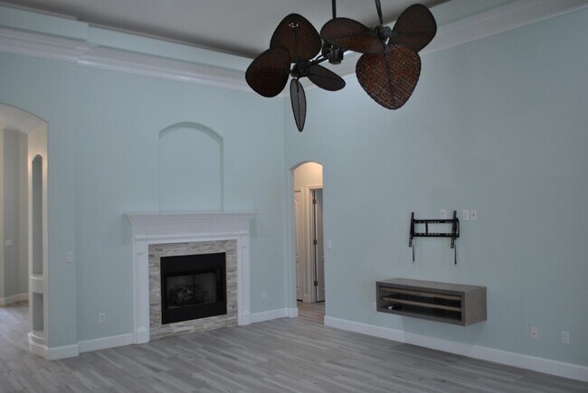 Building Photo - 128 Centennial Park Dr