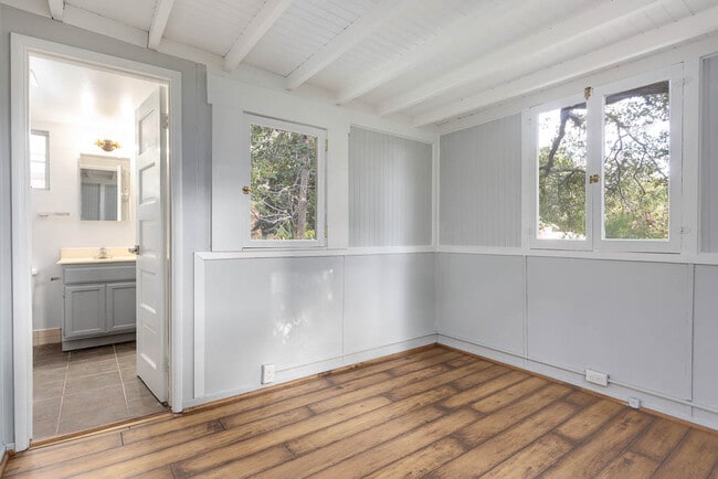 Building Photo - Sierra Bungalows
