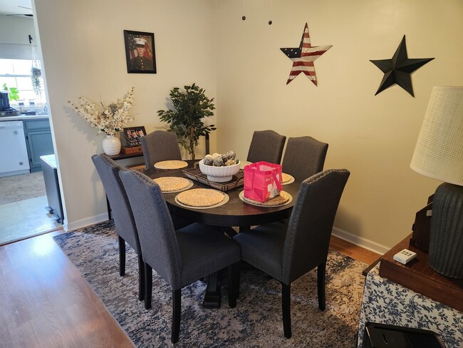 Building Photo - 100 Lesley Ln