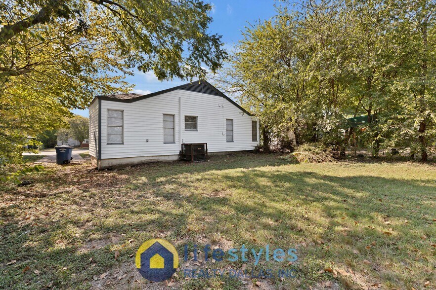 Building Photo - 2245 E Overton Rd