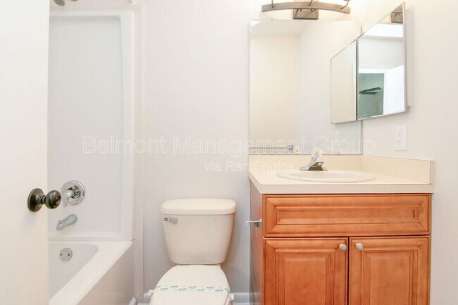 Building Photo - 2203 Henderson Dr