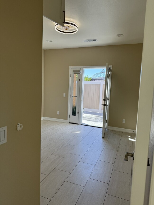 Building Photo - Beautifully finished 2024 ADU in the Victo...