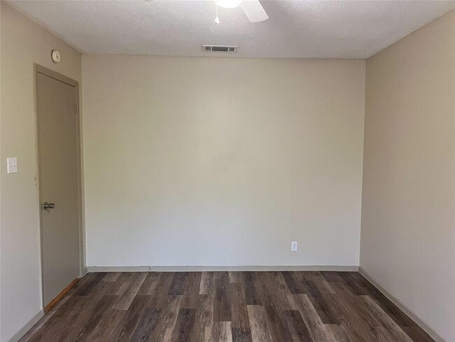 Building Photo - 7206 Creekside Dr
