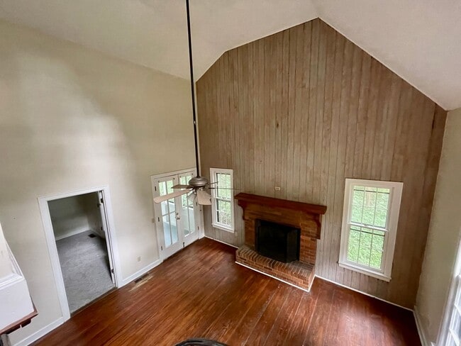 Building Photo - 107 Herbert St