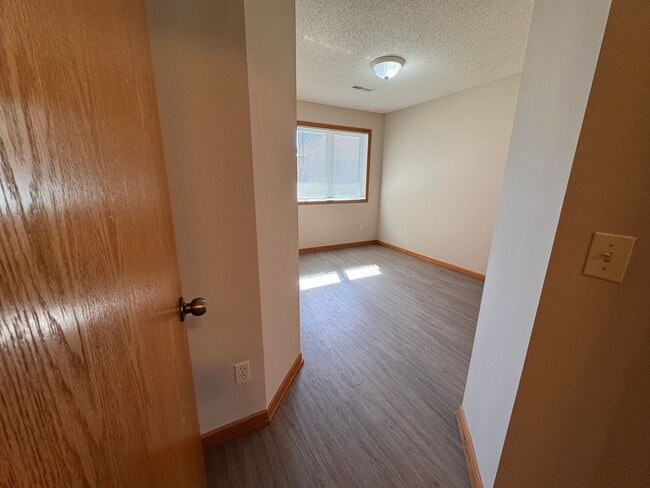 Building Photo - Fully Updated 2 Bed, 1 Bath End-Unit Townhome