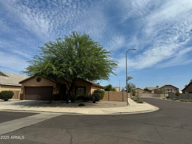 Building Photo - 2606 W Darrel Rd