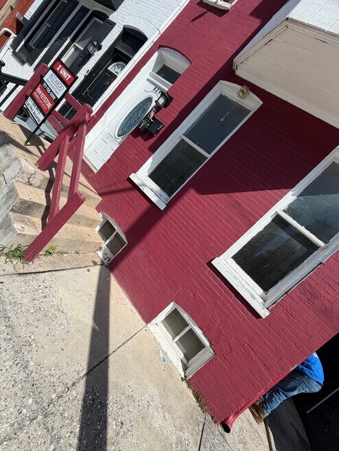 Building Photo - 829 W Princess St