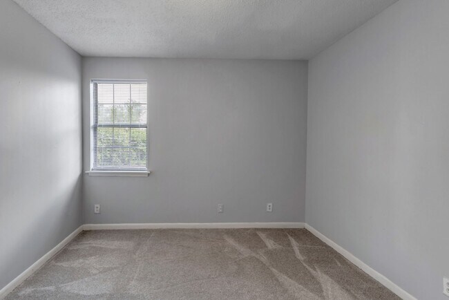 Building Photo - Recently Renovated Units in Decatur, AL