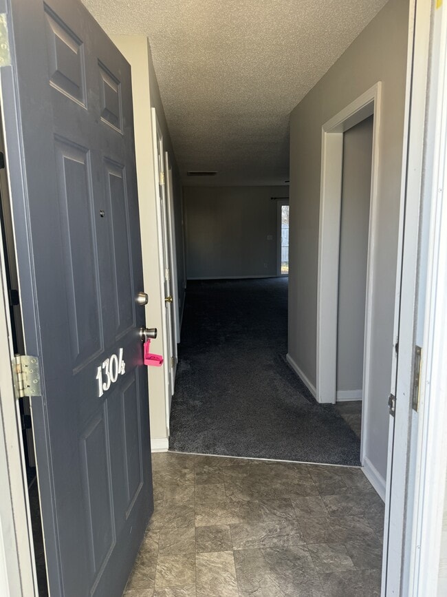 Building Photo - 1304 Wyngate Dr