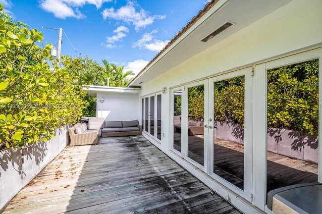 Building Photo - 9520 E Broadview Dr