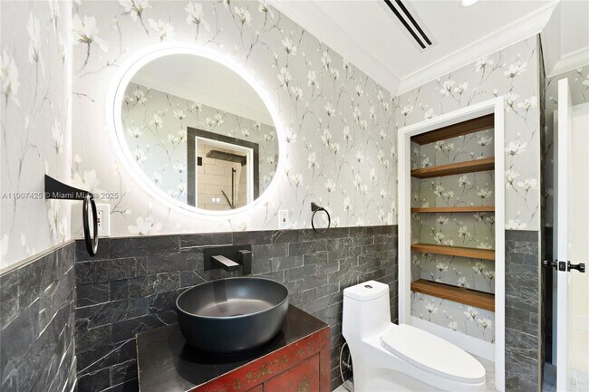 Building Photo - 501 NW 45th St