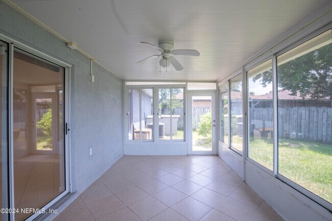 Building Photo - 3158 Ash Harbor Dr E