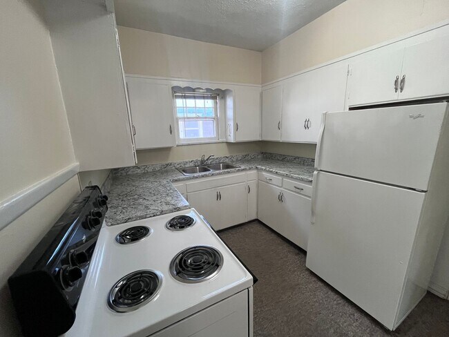 Building Photo - Adorable 2 Bedroom 1 Bathroom