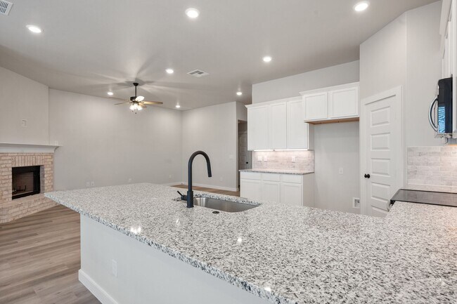 Building Photo - Pre leasing for July: 4-Bedrooms, 2-Bathroom