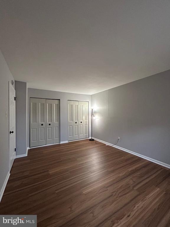 Building Photo - 3223 Valley Dr