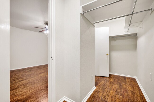 Building Photo - FRESHLY PAINTED  |  OPEN CONCEPT  |  NEAR SCHOOLS & SHOPPING