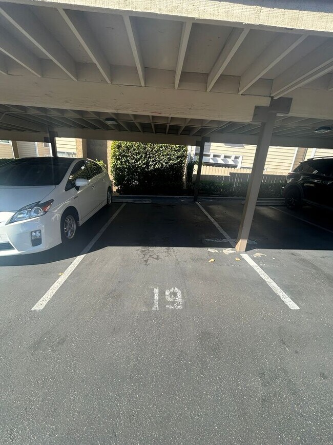 Building Photo - Upper-Level Condo – Bright, Stylish, and Ideally Located!