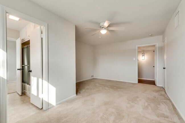 Building Photo - Overton Park Duplex!