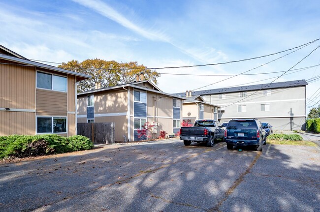 Building Photo - Charming Ground-Level 2-Bedroom Apartment ...