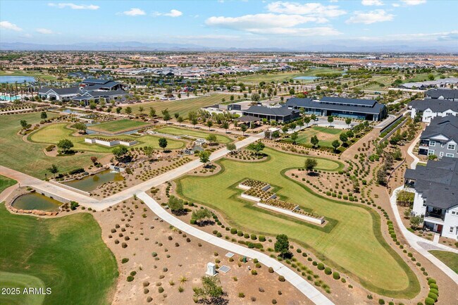 Building Photo - 11138 N San Clemente St