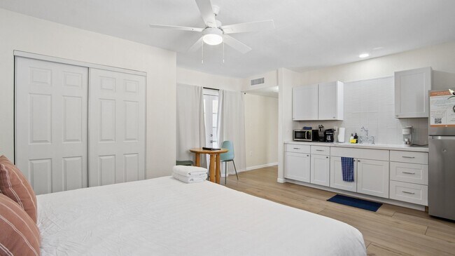 Building Photo - 2929 N 55th Pl