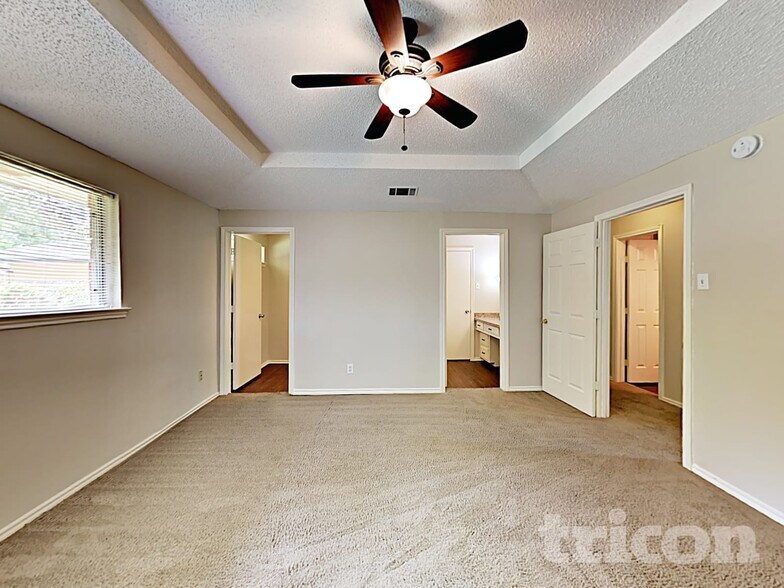 Building Photo - 737 SE 3rd St