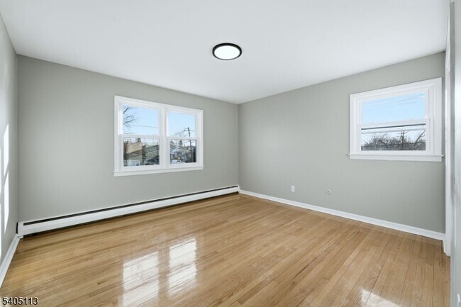 Building Photo - 5 Josh Ct