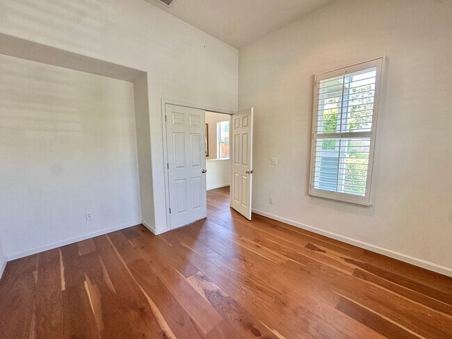 Building Photo - Large 5bd/3ba 3500sqft Home in Hamilton, Novato
