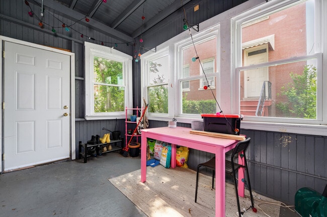 Building Photo - 3521 W Cortland St